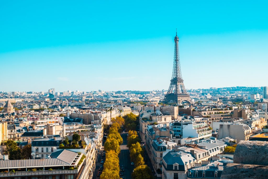 Bem-vindo a Paris, a cidade dos sonhos, onde a beleza, o romance e a história se encontram em uma harmonia perfeita.